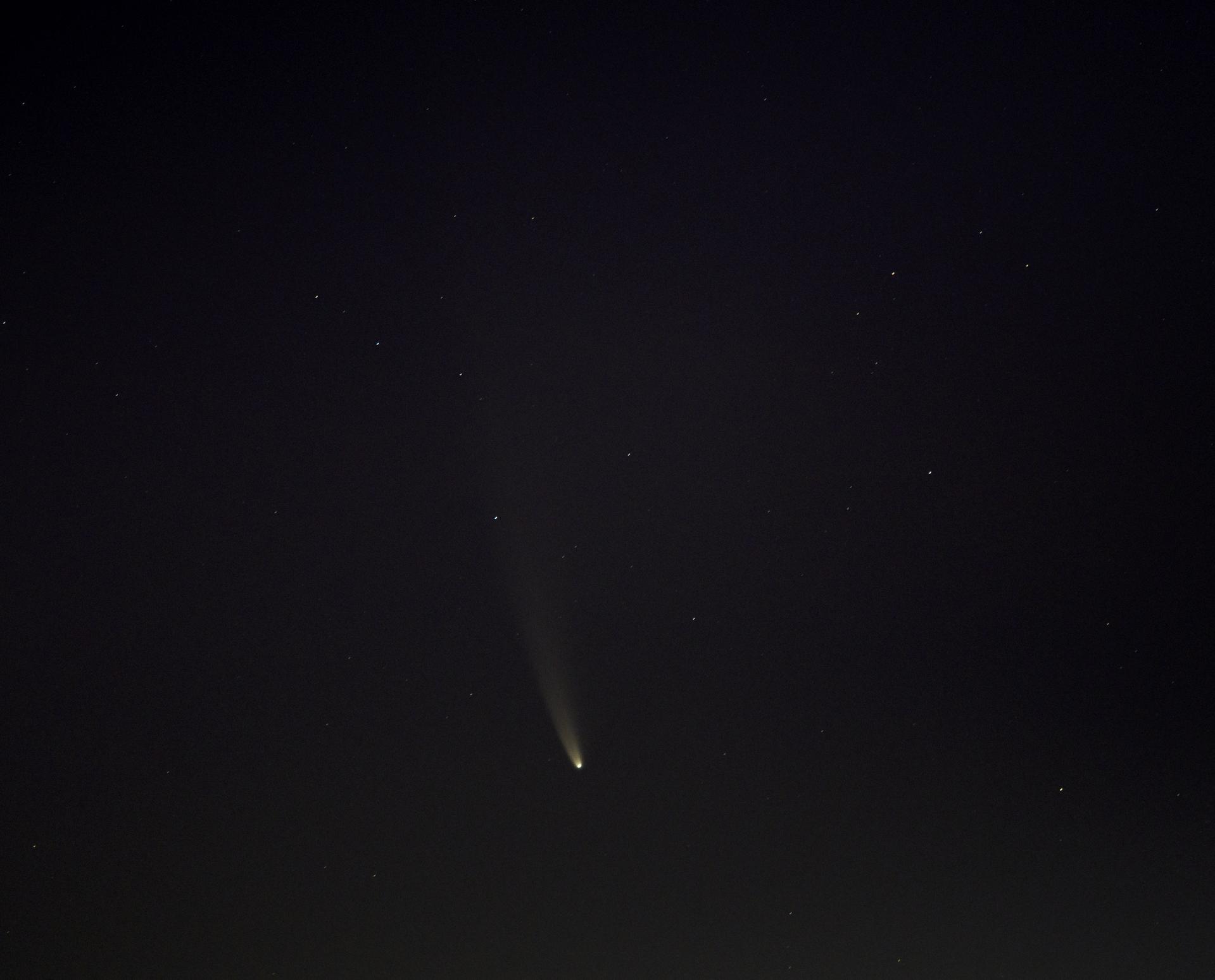 El cometa NEOWISE fotografiado sobre Washington en julio de 2020